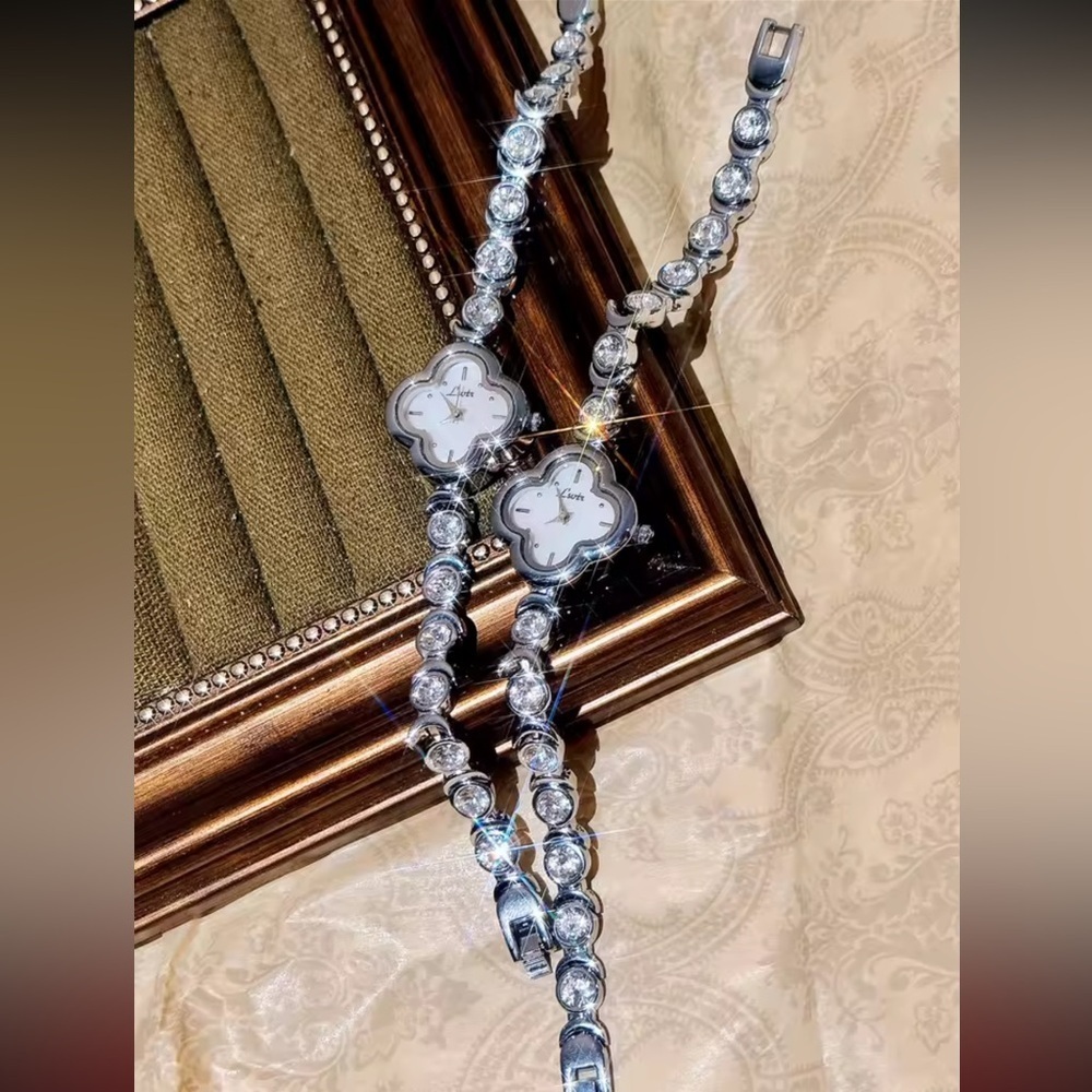 Alhambra Crystal Clover Elegance Bracelet Watch - Picture 4 of 7
